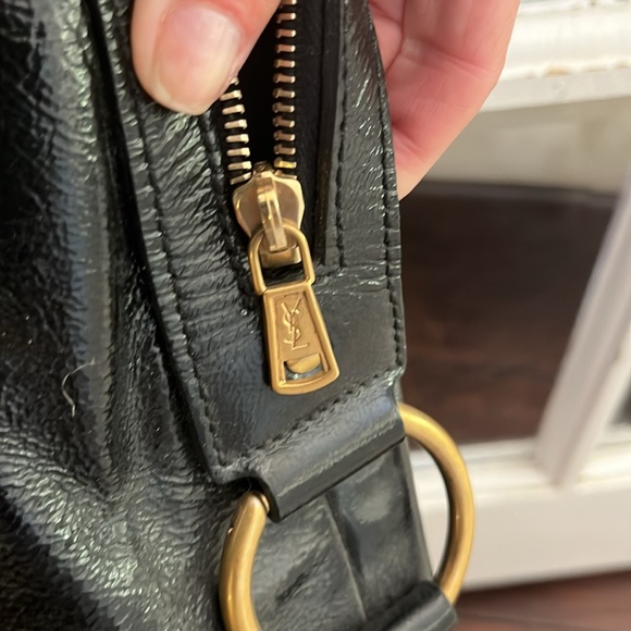 Ysl Saint Laurent Muse patent handbags ๐ - Picture 6 of 7